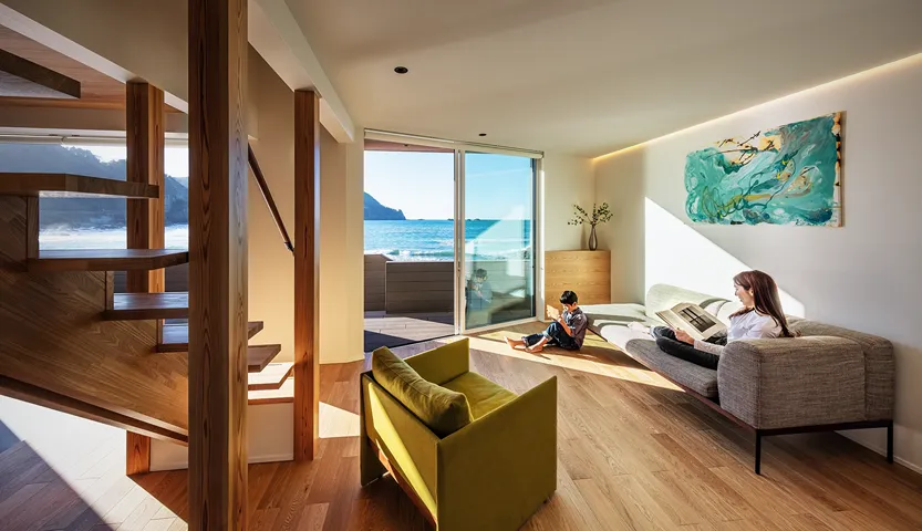 海の見えるリビングルームで過ごす